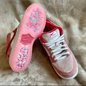 Nike SB Dunk Low StrangeLove